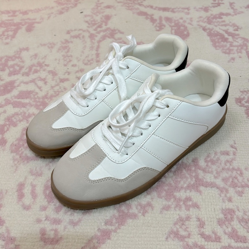 AE American Eagle Retro Sneakers | Size 7 | Like New